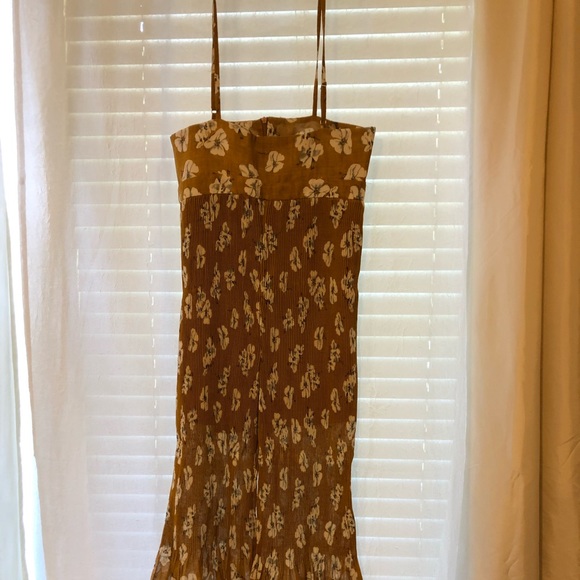 Few Moda Floral Flared Overalls - Picture 5 of 6